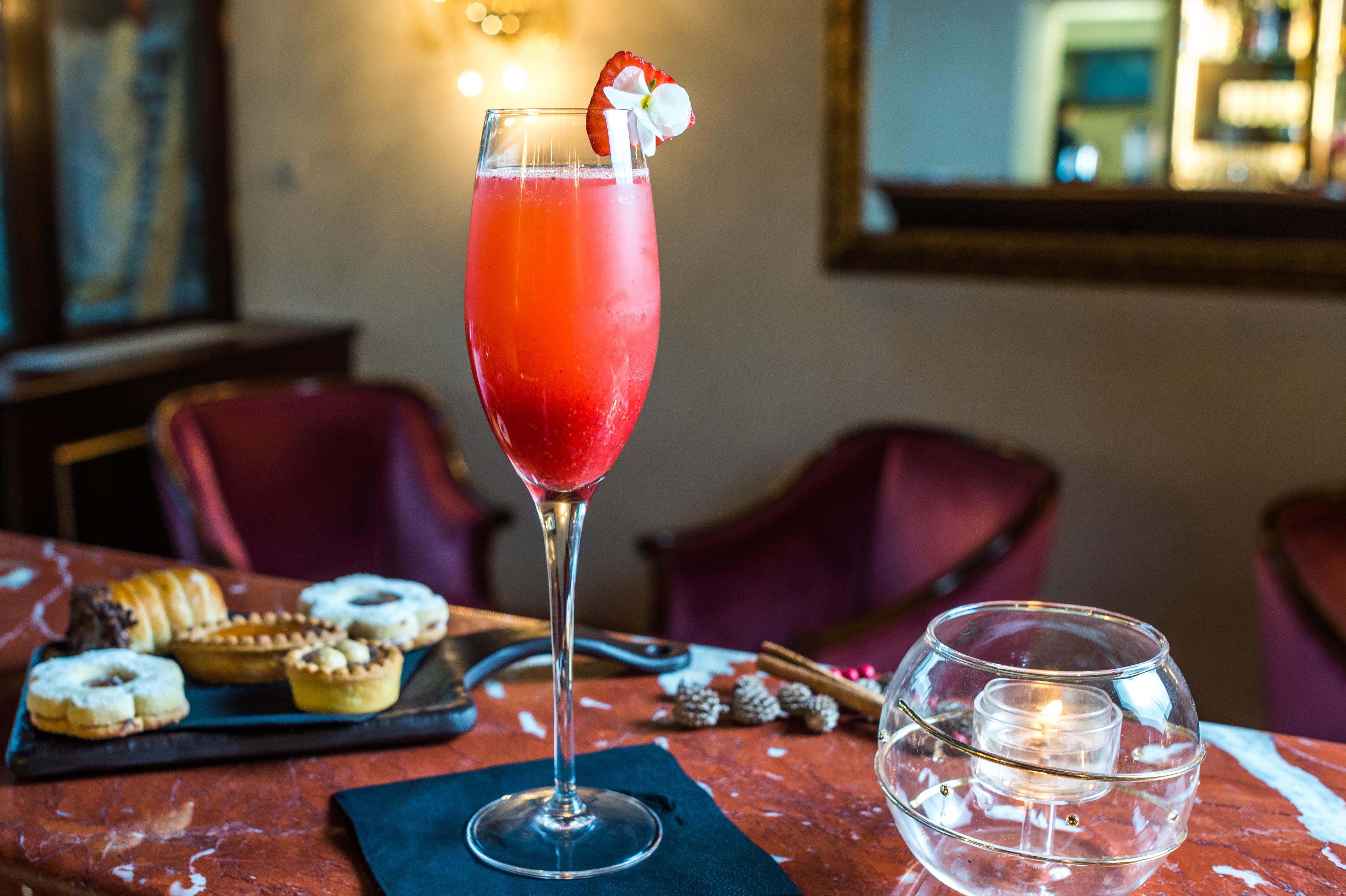 Hotel Nani Mocenigo Palace Venice Luaran gambar A strawberry bellini